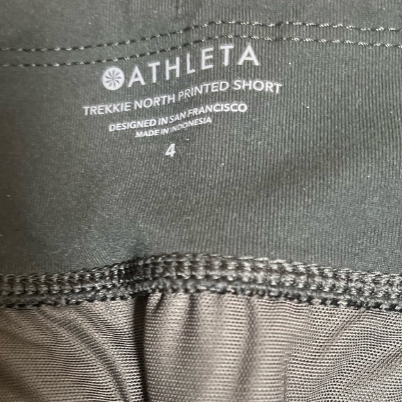 Athleta Sz 4 Trekkie short —olive printed - Picture 5 of 6